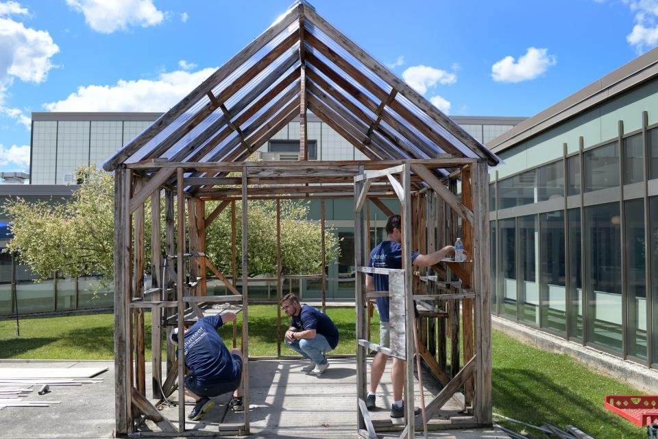 About 150 AbbVie volunteers from the Worcester facility showed up at Forest Grove Middle School to work on a greenhouse and enhance the STEM lab. The group was volunteering to help develop an immersive, large-scale STEM lab on the school’s campus Wednesday.