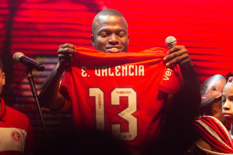 Enner Valencia, el día de su presentación como nuevo jugador de Internacional de Porto Alegre.