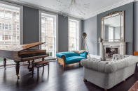 <p><strong>Location: </strong>Marylebone, London</p> <p>A grand piano, cyan sofa, and bright artwork render this sitting room perfect for entertaining.</p> <p>For more info, visit <a rel="nofollow noopener" href="https://www.onefinestay.com/homes/london/york-street/" target="_blank" data-ylk="slk:onefinestay.com;elm:context_link;itc:0;sec:content-canvas" class="link ">onefinestay.com</a></p>