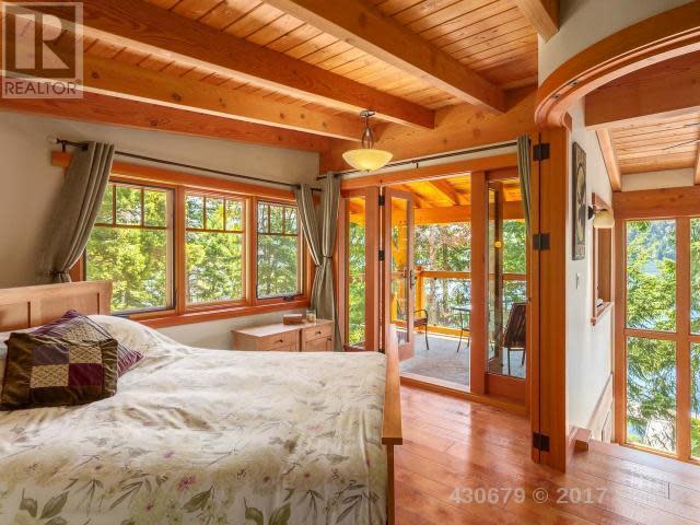 <p><span>3905 #407-3676 Horne Lake Caves Rd., Qualicum Beach, B.C.</span><br> There are three bedrooms, offering beautiful views of the surrounding forest.<br> (Photo: Zoocasa) </p>