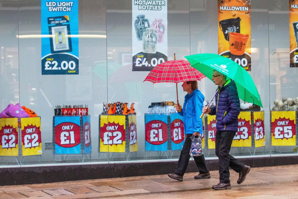 Preston, Lancashire.  UK Weather. 13 Oct 2023 Rainy start to the day in Preston. Credit; MediaWorldImages/AlamyLiveNews