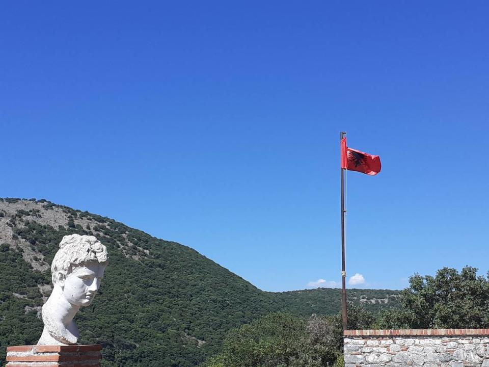 Vista del castillo veneciano, donde se encuentra el Museo de Butrinto.