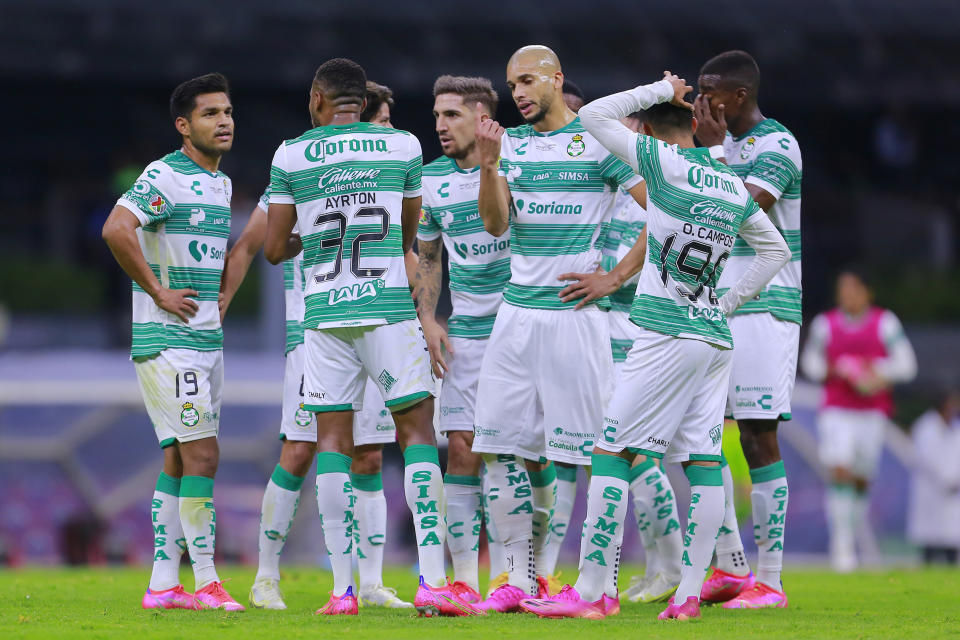 MEXICO CITY, MEXICO - MAY 30: Players of Santos talk during the Final second leg match between Cruz Azul and Santos Laguna as part of Torneo Guard1anes 2021 Liga MX at Azteca Stadium on May 30, 2021 in Mexico City, Mexico. (Photo by Mauricio Salas/Jam Media/Getty Images)