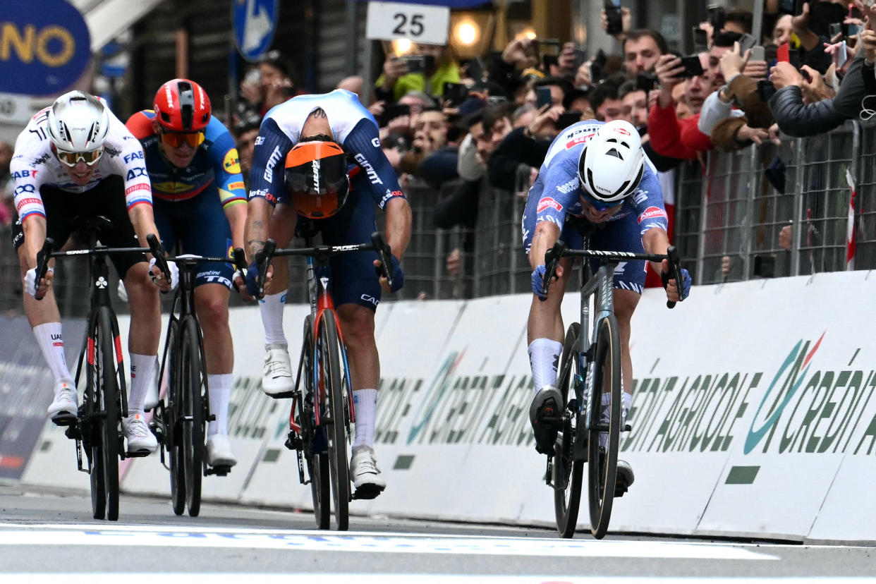 Milan-Sanremo 2024 : Jasper Philipsen remporte la première place à un cheveu d’un Michael Matthews écoeuré