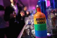 <p>Con el<strong> 25% de los votos</strong>, Absolut Vodka se alza como la bebida alcohólica favorita de los jóvenes.<br>Foto: Monica Schipper/Getty Images for Here Media </p>