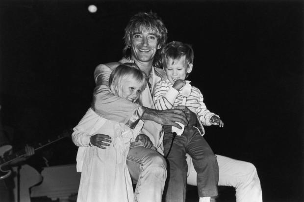 Rod Stewart with kids Kimberly and Sean.<p>Photo by Dave Hogan/Hulton Archive/Getty Images</p>