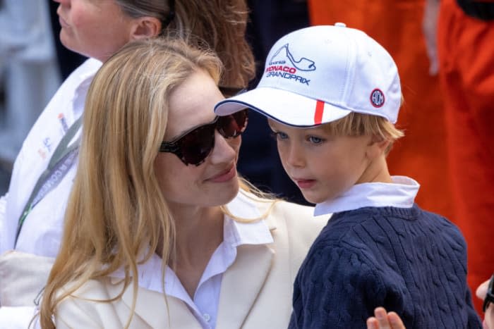 Beatrice Borromeo con su hijo Franceso