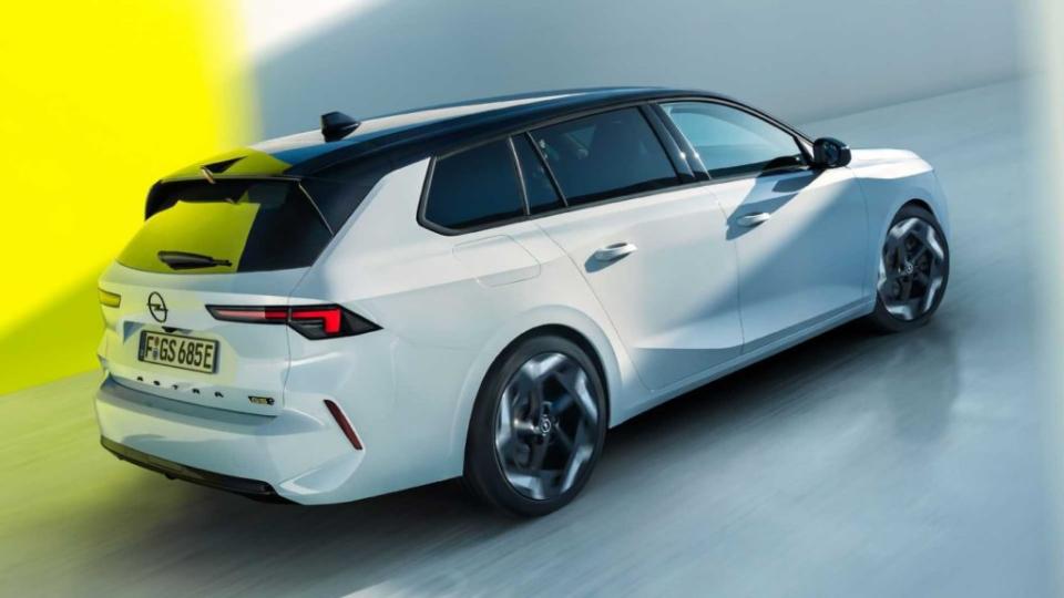 Astra GSe擁有225匹最大馬力，0~100km/h加速成績約為7秒，極速來到235km/h。(圖片來源/ Opel)