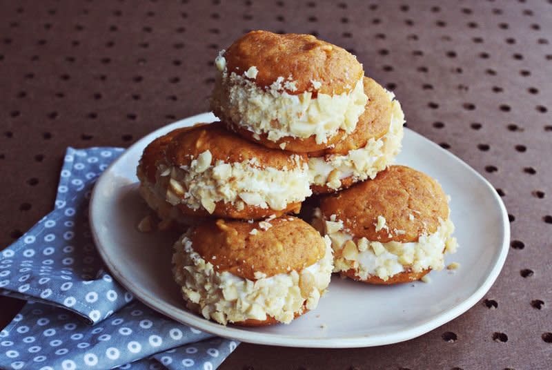 <strong>Get the <a href="http://www.abeautifulmess.com/2012/11/pumpkin-and-macadamia-whoopie-pies.html" target="_blank">Pumpkin And Macadamia Whoopie Pie recipe</a> by A Beautiful Mess</strong>