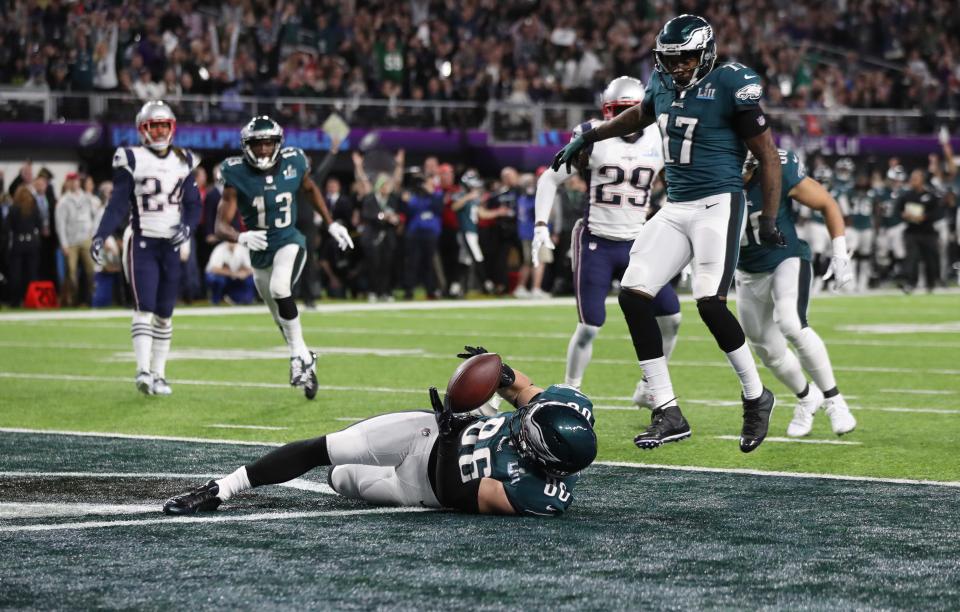 <p>Philadelphia Eagles’ Zach Ertz scores a touchdown. REUTERS/Chris Wattie </p>