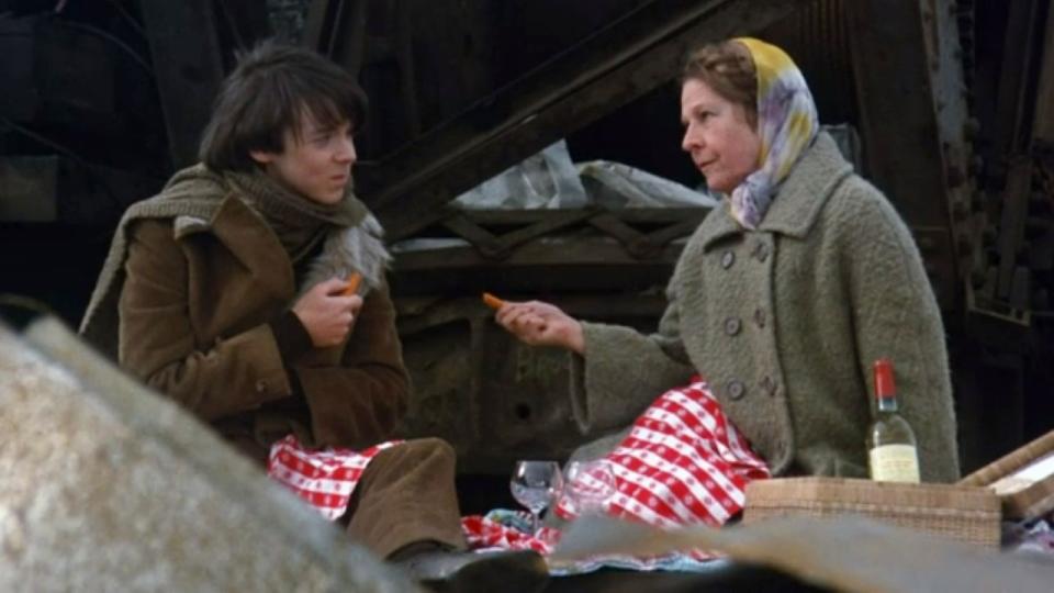 Ruth Gordon and Bud Cort in Harold and Maude