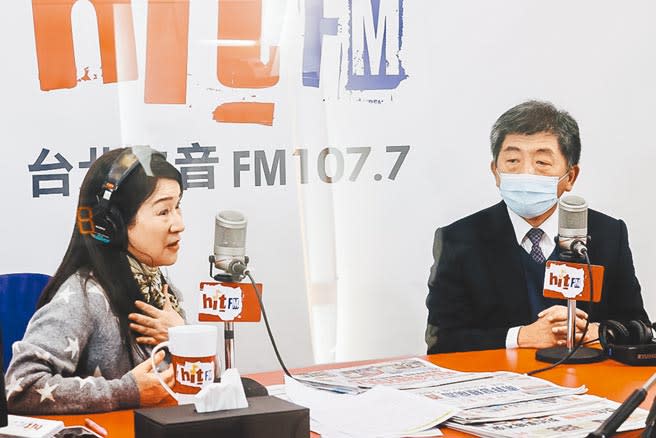 衛福部長陳時中（右）自曝曾在上周因發燒接受採檢，結果是陰性。（本報資料照片）