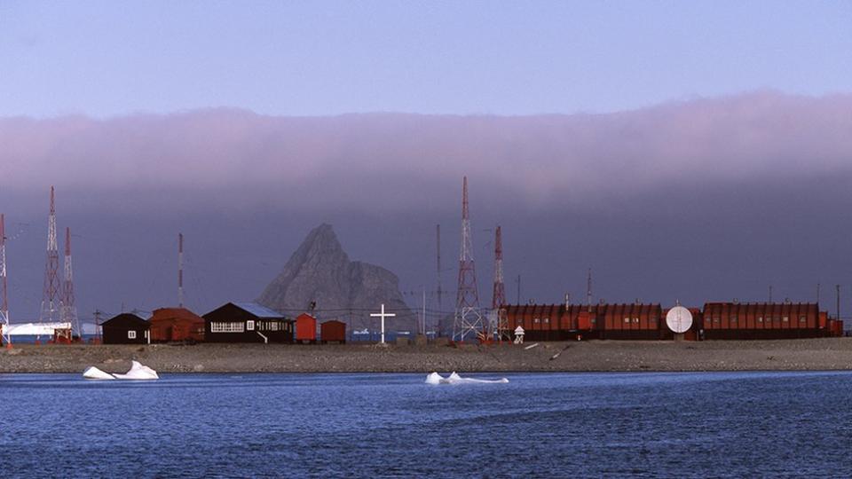 La Base Orcadas, de Argentina, ubicada en la Isla Laurie (parte de las Islas Orcadas del Sur, de la Antártida)