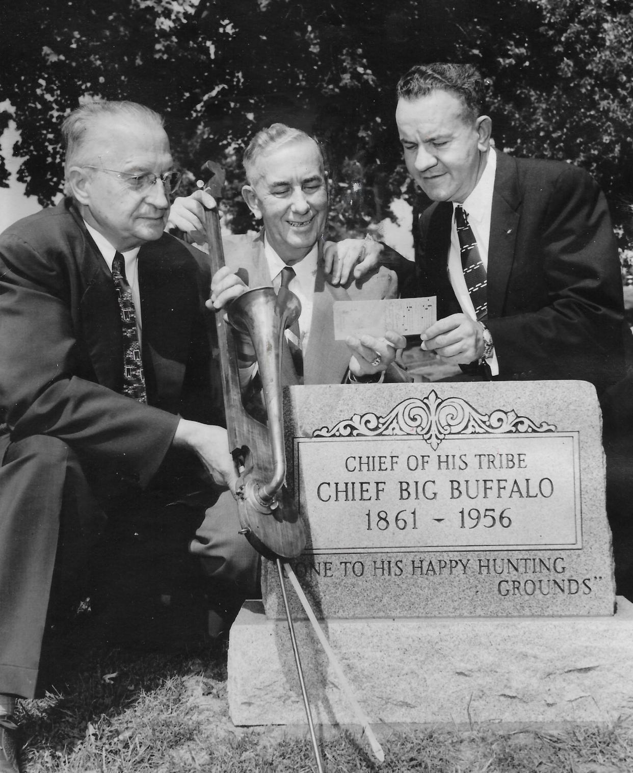 Chief Big Buffalo’s headstone is set at Glendale Cemetery in 1956. Summit County Historical Society officer Leonard Hiebel, left, holds the Cherokee entertainer’s one-string violin while Clarence Blosser, administrator of the estate, presents a $100 savings bond to Glendale Superintendent Edgar Warren.