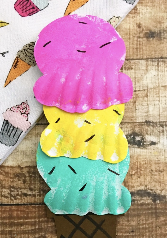 crafts for kids, three paper plates shaped like ice cream scoops with drawn on black sprinkles