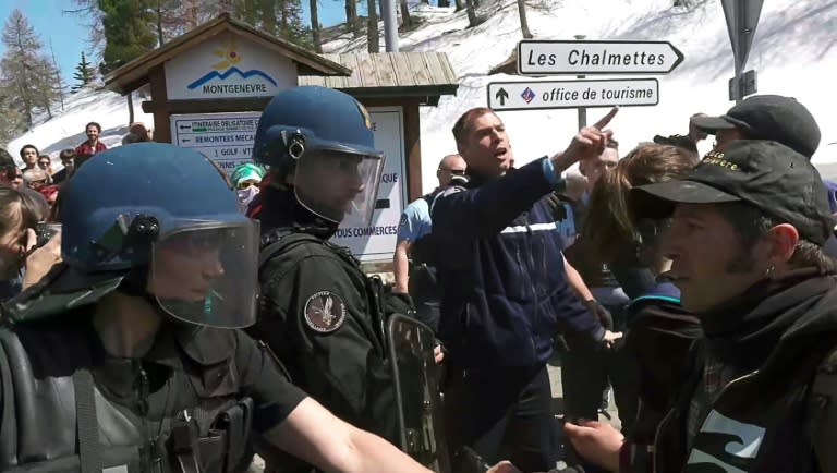 French police clashed with pro-migrant groups on the French-Italian Alpine border last weekend