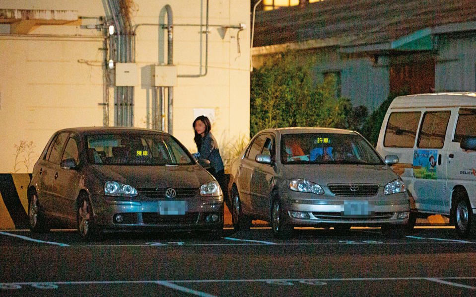 11/20 20:24，許朝程與陳女在車內幽會一個多小時後，許坐回駕駛座，陳則回到自己車上。