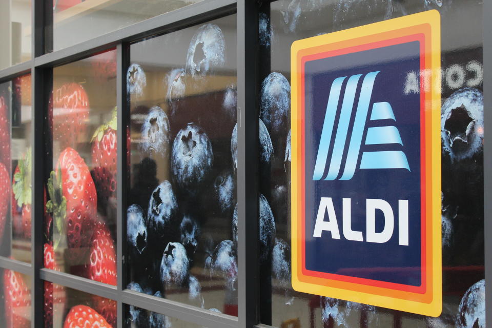 Aldi Süd will in Zukunft Lebensmittel nach Hause liefern (Bild: Burak Bir/Anadolu Agency via Getty Images)