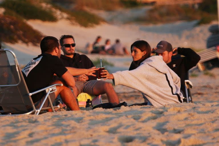 Ronda de mates entre amigos, tardes de sol y mucho amor de la mano de su novio, Felipe Ossana. Así arrancó la temporada de verano para Lola Latorre