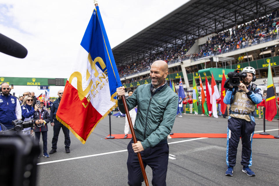 Zinedine Zidane donne le coup d'envoi des 24 Heures du Mans