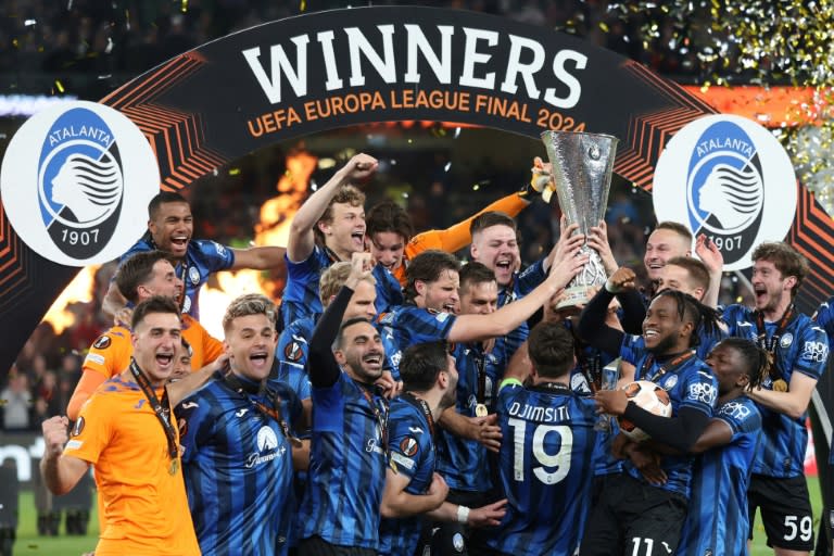 Los jugadores del Atalanta festejan la conquista de la Europa League 2023-2024 tras ganar al Bayer Leverkusen en la final. En Dublín, el 22 de mayo de 2024 (Adrian DENNIS)