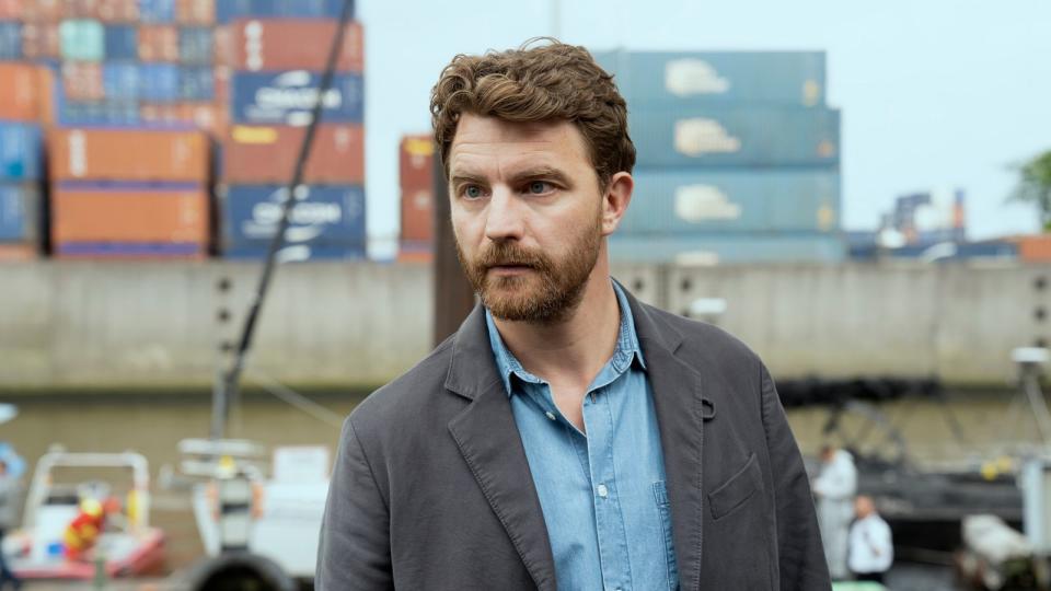 In der ZDF-Serie "LIBERAME - Nach dem Sturm" steht Friedrich Mückes Serienfigur Jan vor einer folgenschweren Entscheidung. "Ich fand den Konflikt sagenhaft spannend", verrät der Darsteller im Interview. (Bild: ZDF / Marion von der Mehden)