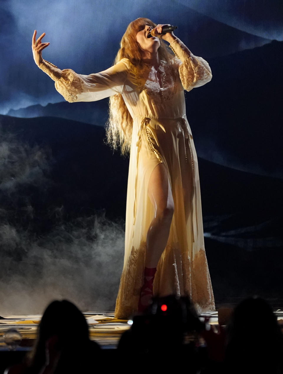 Florence Welch, de Florence and the Machine, canta "My Love" durante la ceremonia de los Premios Billboard de la Música, el domingo 15 de mayo de 2022 en el MGM Grand Garden Arena en Las Vegas. (Foto AP/Chris Pizzello)