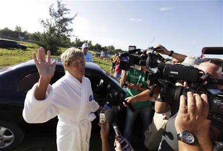 U.S. long-distance swimmer Diana Nyad talks to the media before her attempt to swim to Florida from Havana August 31, 2013. REUTERS/Enrique De La Osa