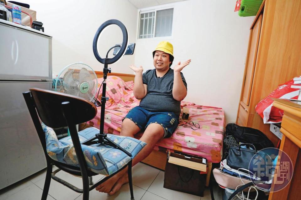 娘娘在台灣租住的套房內自拍影片，短短1個月成為人氣網紅。