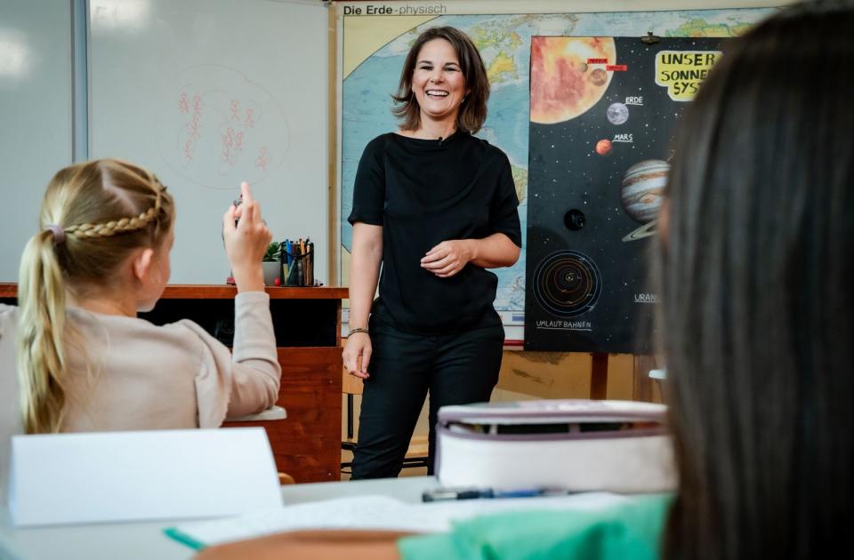 Nicht nur im Klassenzimmer gab Annalena Baerbock ein souveränes Bild ab.