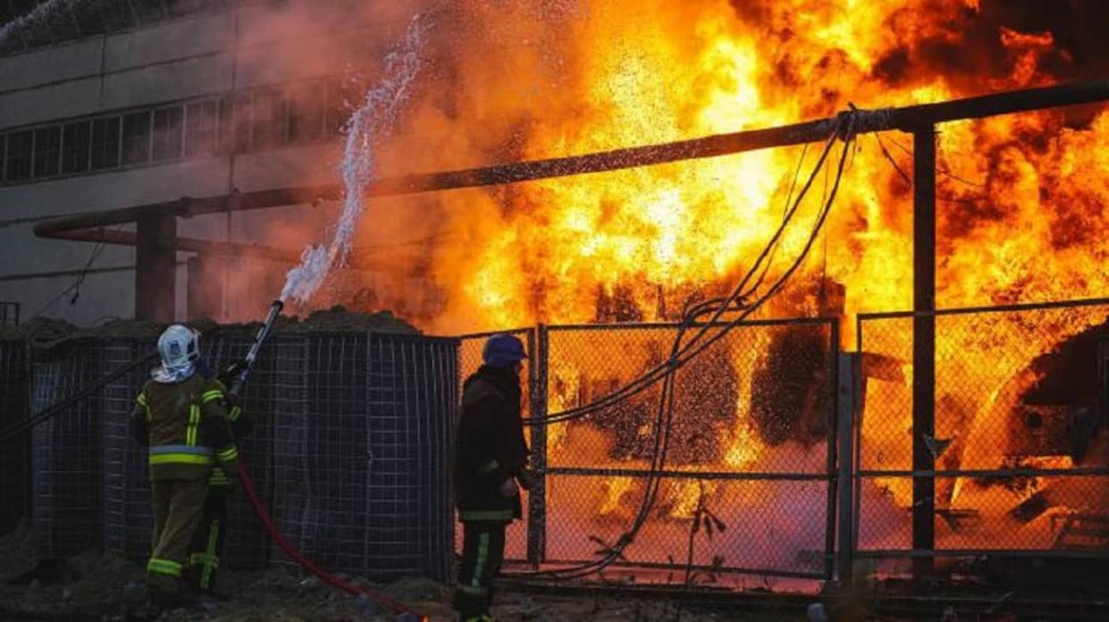 Firefighters are extinguishing the fire. Stock photo: State Emergency Service of Ukraine