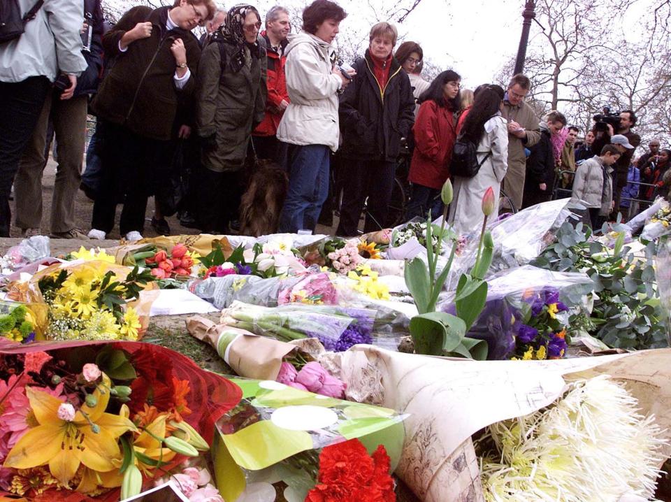 Mourners pay their tribute 31 March 2002 outside the Queen Mother's official London residence, Clarence House, after her death 30 March at the age of 101. Mourners from all nationalities have come to pay their respects to the Queen Mother on this day. 
