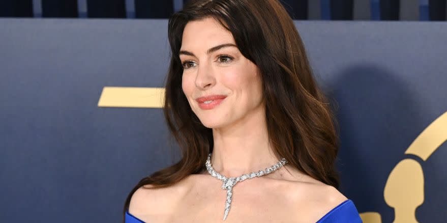 anne hathaway at the 30th annual screen actors guild awards held at the shrine auditorium and expo hall on february 24, 2024 in los angeles, california photo by gilbert floresvariety via getty images