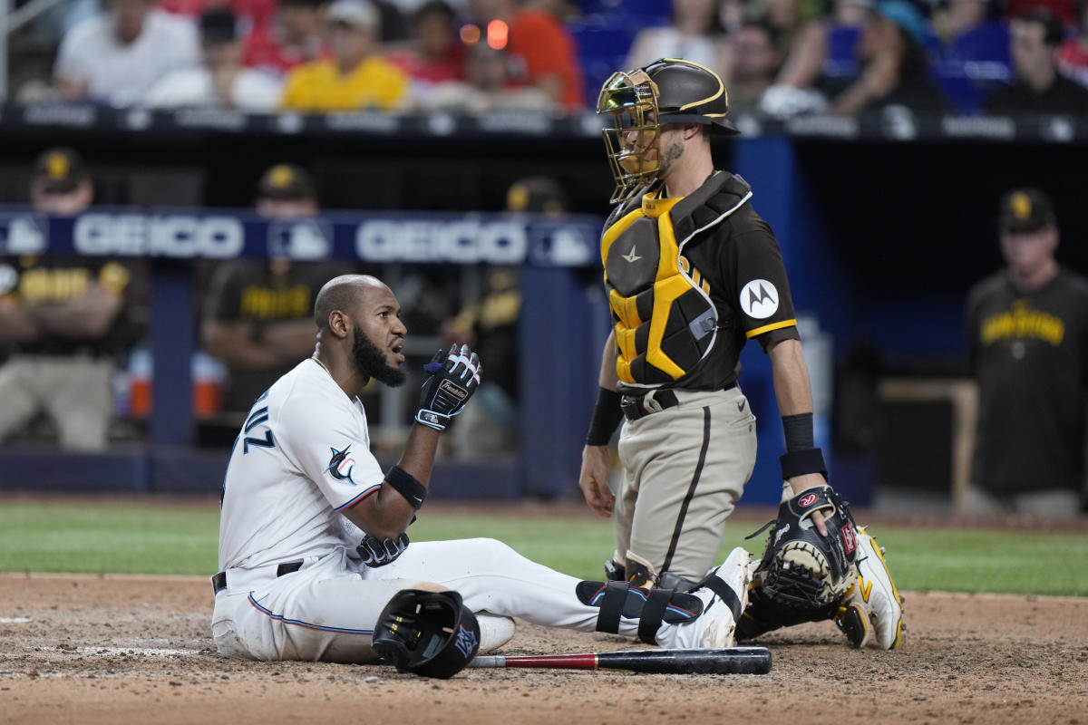 Padres rally past Marlins with five in ninth