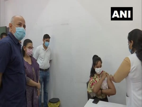 Manish Sisodia during an inspection visit to the dedicated vaccination centre for internatonal travellers launchd in Delhi on Monday. [Photo/ANI]