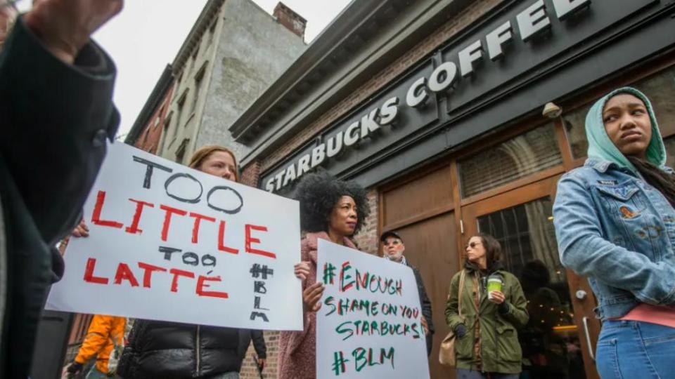 驅趕黑人事件引起軒然大波。（圖／翻攝自《紐約郵報》）