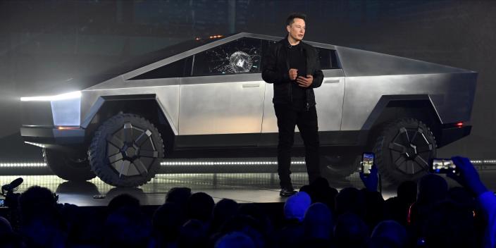 FILE PHOTO: Tesla CEO Elon Musk unveils the Cybertruck at the TeslaDesign Studio in Hawthorne, Calif. The cracked window glass occurred during a demonstration on the strength of the glass.Mandatory Credit: Robert Hanashiro-USA TODAY/File Photo
