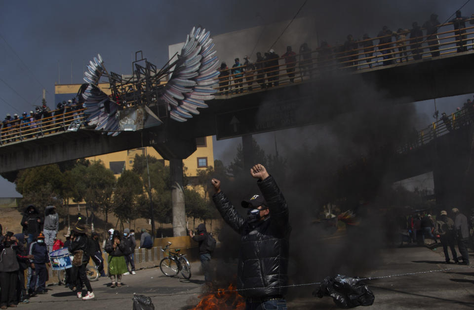 People protest the postponement of the presidential election in El Alto, Bolivia, Monday, Aug.10, 2020. Citing the ongoing new coronavirus pandemic, Bolivia's highest electoral authority delayed presidential elections from Sept. 6 to Oct. 18, the third time the vote has been delayed. (AP Photo/Juan Karita)