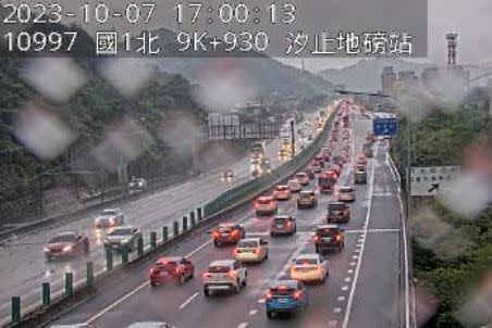 國道1號北向9.93km目前車多壅塞。（圖／翻攝自高公局即時路況）