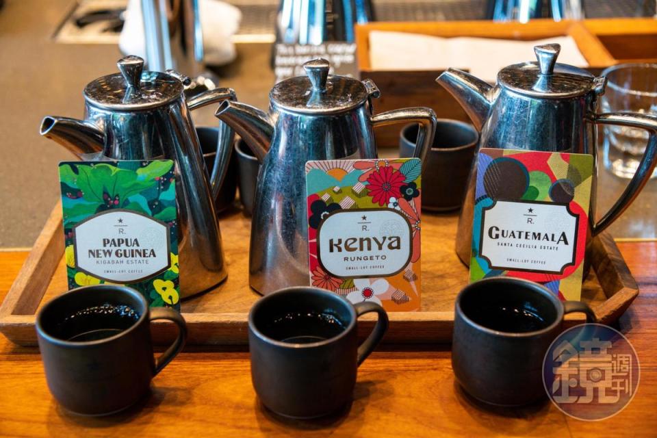 在精品咖啡吧點「SIPHON Flight」，可選3種咖啡，通過虹吸壺煮出來，比較口感差異。（30美元／組，約NT$941）