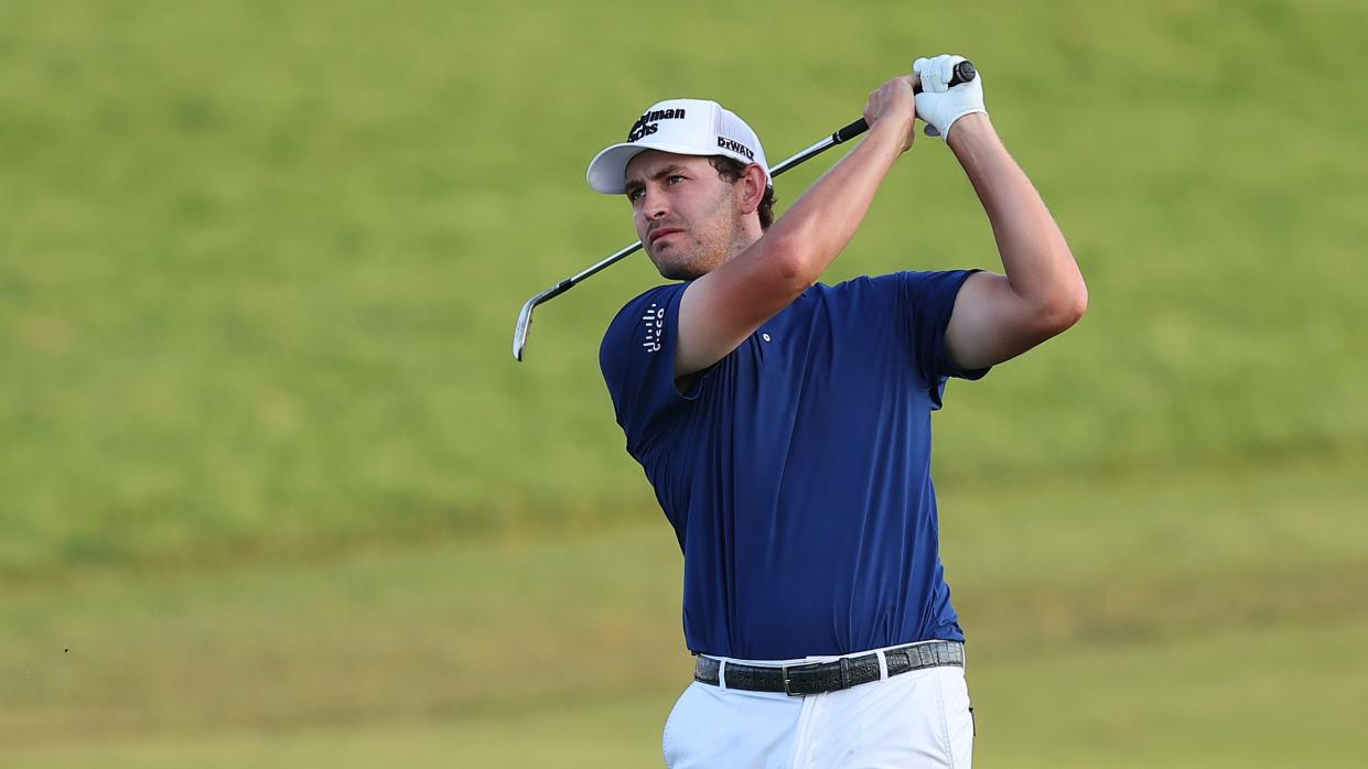  Patrick Cantlay plays an approach shot on the 18th hole during the Arnold Palmer Invitational. 