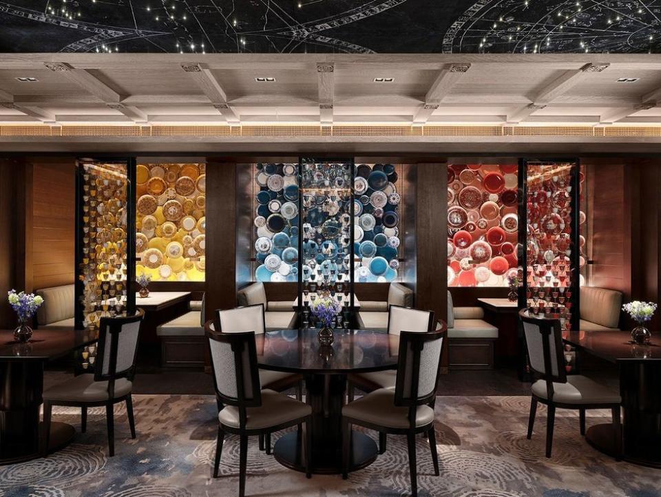 This New Luxury Hotel Offers a Little Bit of Asia in the Heart of London \u2013 \u200bThe Peninsula Hotel is now open and it only costs you $1,600 per night.