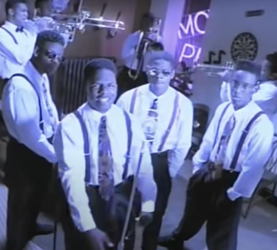 Boyz II Men wear matching outfits as they sing "Motownphilly" in a jazz club setting