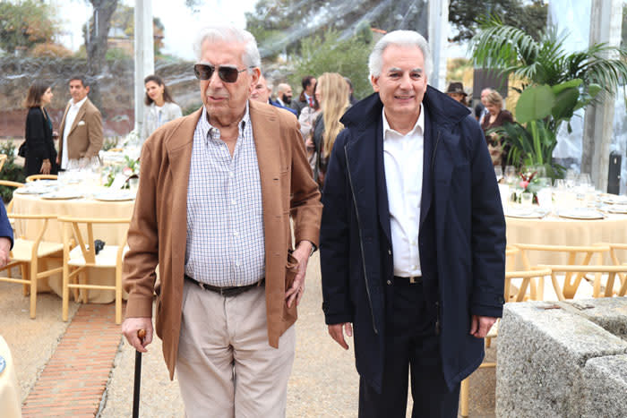 Álvaro Vargas Llosa y su hijo Álvaro