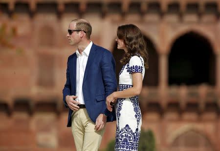 Britain's Prince William and his wife Catherine, the Duchess of Cambridge, visit the Taj Mahal in Agra, April 16, 2016. REUTERS/Adnan Abidi