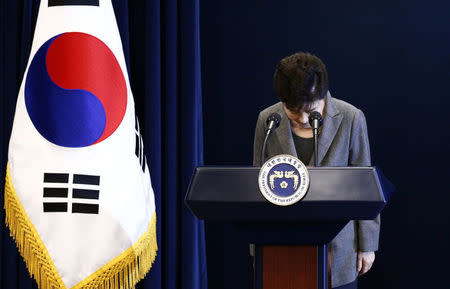 South Korean President Park Geun-Hye bows during an address to the nation, at the presidential Blue House in Seoul, South Korea, 29 November 2016. REUTERS/Jeon Heon-Kyun/Pool