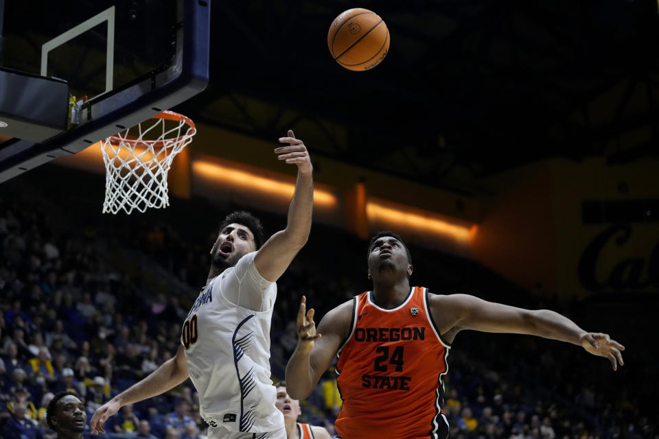 California forward Fardaws Aimaq, left, and Oregon State center KC Ibekwe compete for possession of the ball during the second half of an NCAA college basketball game Thursday, Feb. 22, 2024, in Berkeley, Calif. (AP Photo/Godofredo A. Vásquez)