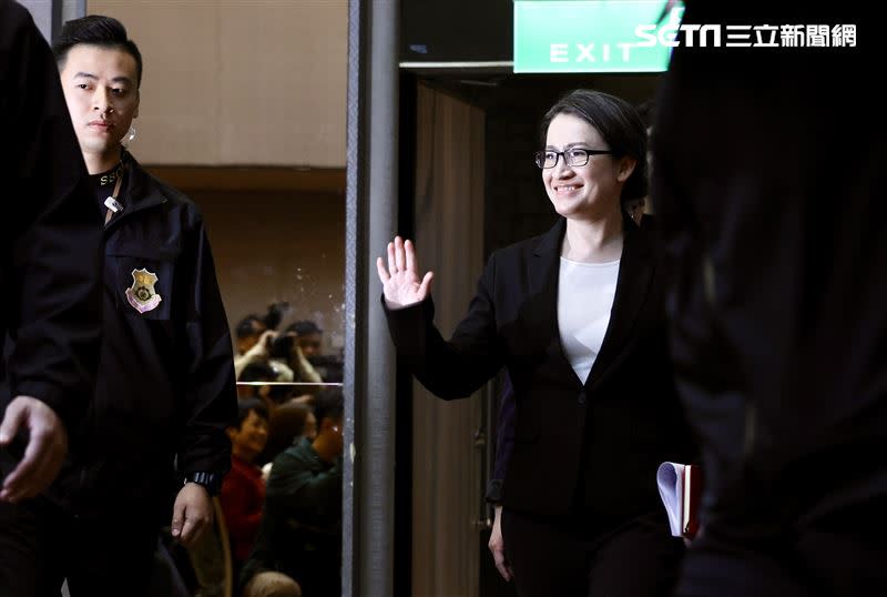 民進黨副總統參選人蕭美琴舉辦首場國際記者會，臉上帶著自信微笑。（圖／記者鄭孟晃攝影）
