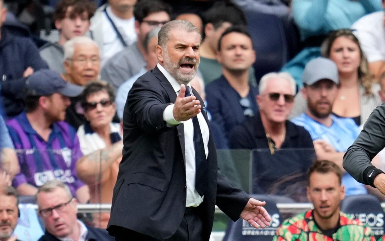 Ange Postecoglou gives instructions to his players