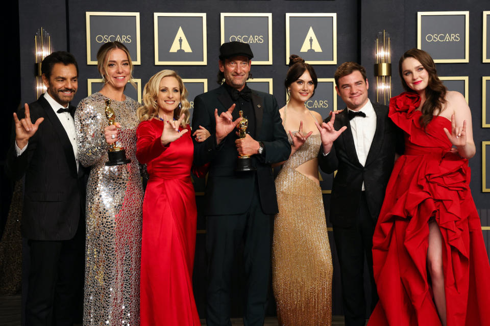 The cast and crew as well as presenter Amy Forsyth pose with their Oscars for Best Picture for 